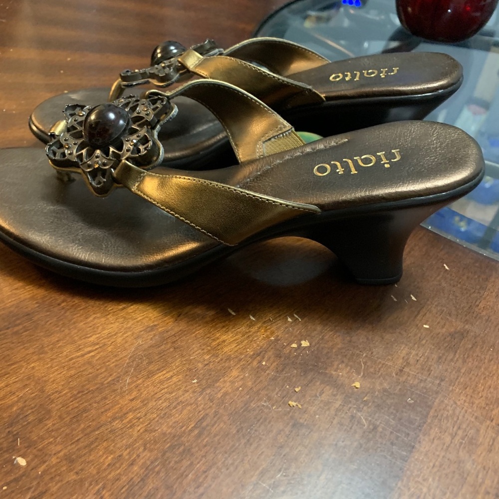 Pumps - Picture 2 of 2